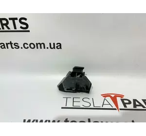 Напрямна бампера переднього, нижня ліва Tesla Model S, 1072913-00-B