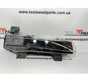 Фара протитуманна права Tesla Model S Plaid, 1563711-00-A