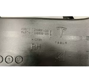 Повітропровід протитуманної фари правий Tesla Model X, 1043933-00-E
