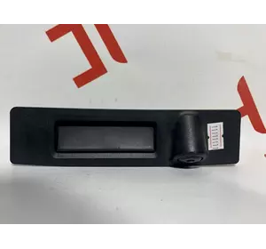 Кнопка відкриття кришки багажника з камерою в збиранні Тесла Модель 3 1095949-00-E