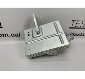 Підсилювач аудіо системи Tesla Model 3, 1079748-00-D