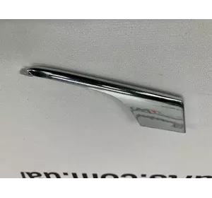 Накладка люверса нижня ліва хром Tesla Model X 1049611-00-F